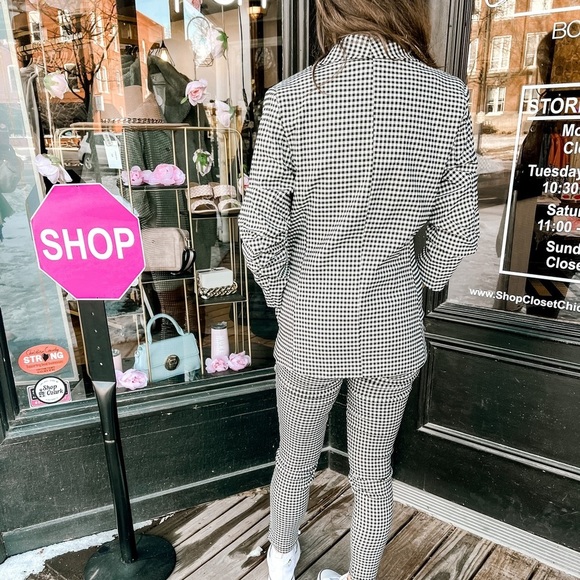 Chic Plaid Blazer - Picture 3 of 3